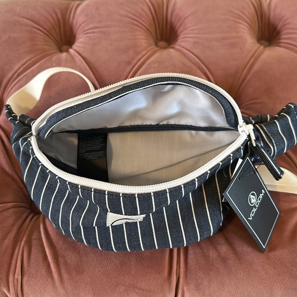 Volcom Fanny Pack - Picture 3 of 5